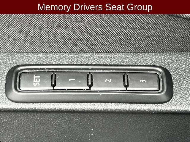 Used 2023 Volkswagen Golf R AWD/4WD image 32
