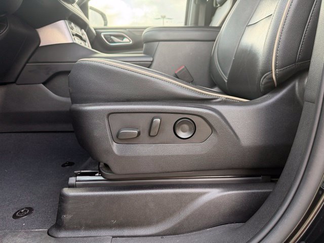 Used 2022 GMC Yukon XL SLT w/ SLT Luxury Package AWD/4WD image 12