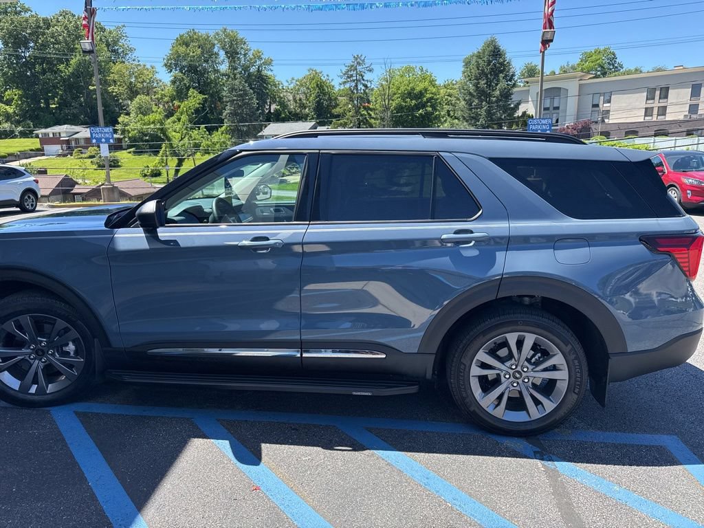 Certified 2025 Ford Explorer Active w/ Active Comfort Package AWD/4WD image 5