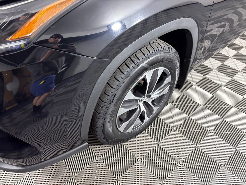 Used 2021 Toyota Highlander XLE image 10