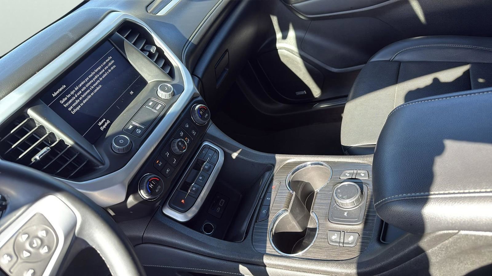 Used 2023 GMC Acadia SLT image 21