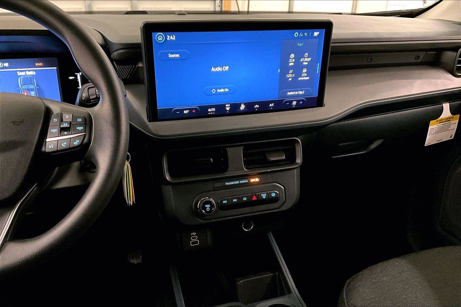 Certified 2025 Ford Maverick XL w/ Equipment Group 102A image 6