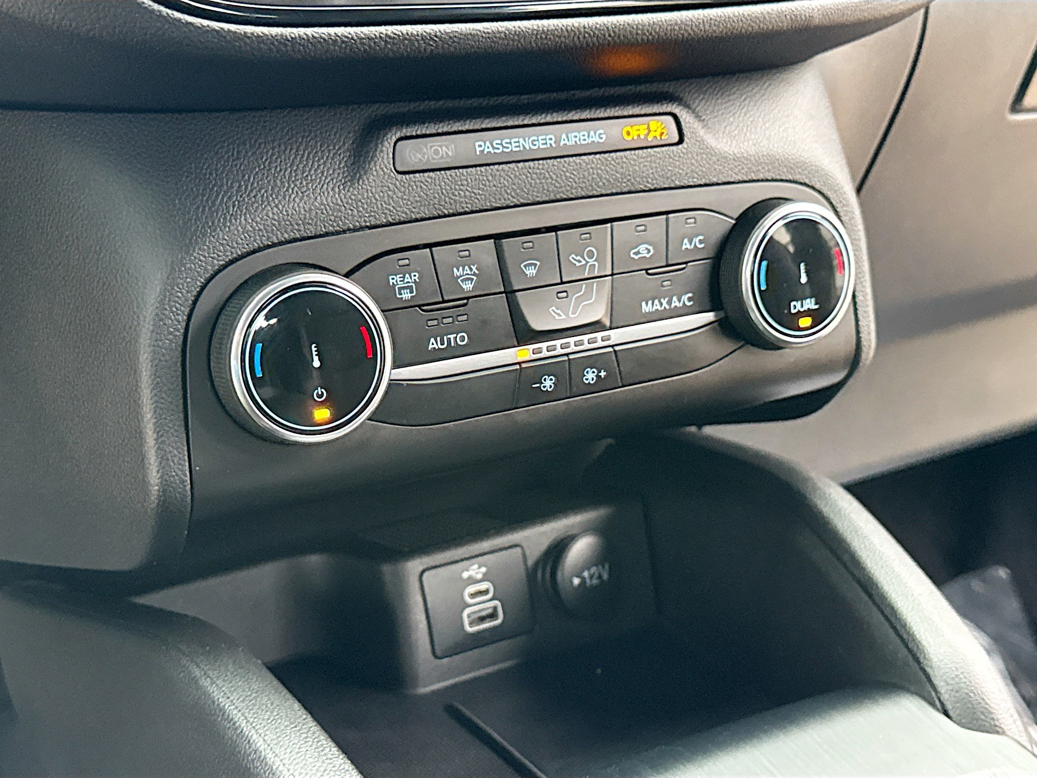 Certified 2025 Ford Escape ST-Line AWD/4WD image 9