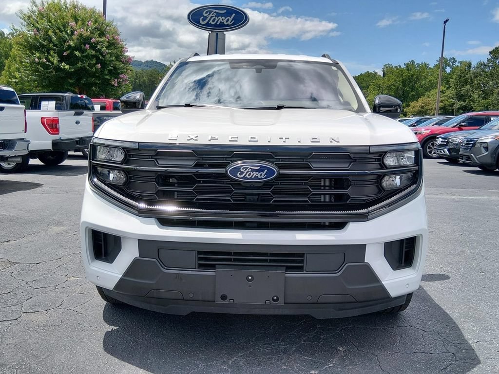 Certified 2025 Ford Expedition Active AWD/4WD image 9