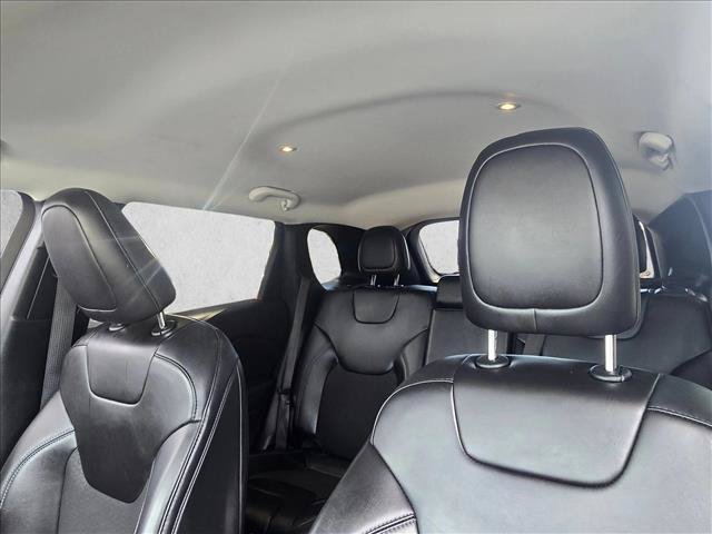 Used 2020 Jeep Cherokee Latitude Plus w/ Cold Weather Group FWD image 21