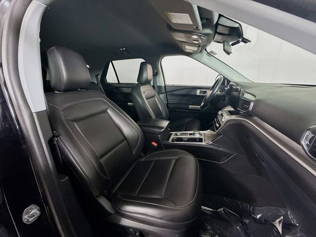 Certified 2022 Ford Explorer XLT w/ Equipment Group 202A image 29