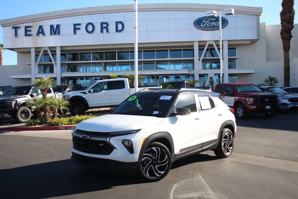 Used 2024 Chevrolet TrailBlazer RS FWD image 2