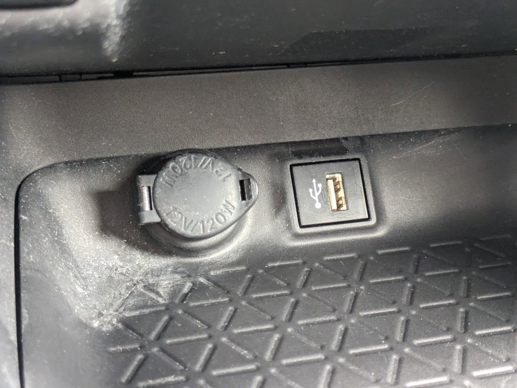 Used 2023 Toyota RAV4 XLE FWD image 30