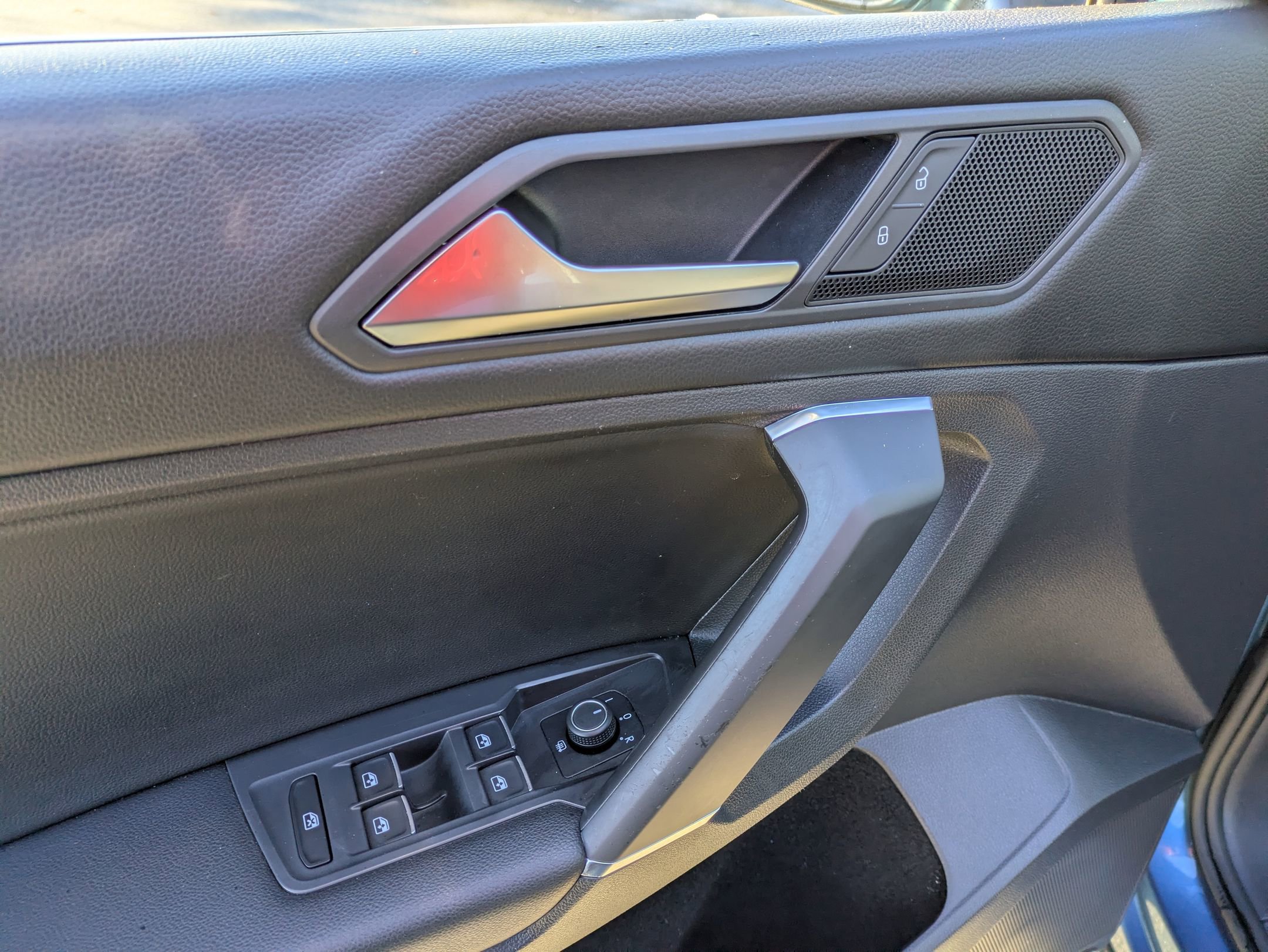 Used 2020 Volkswagen Tiguan SE image 16