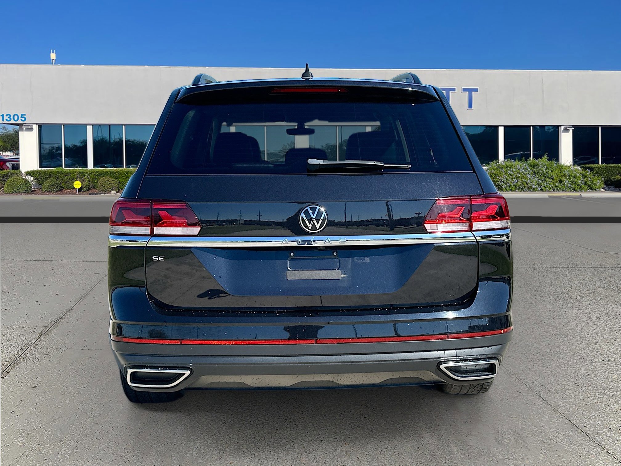 Used 2023 Volkswagen Atlas SE image 4