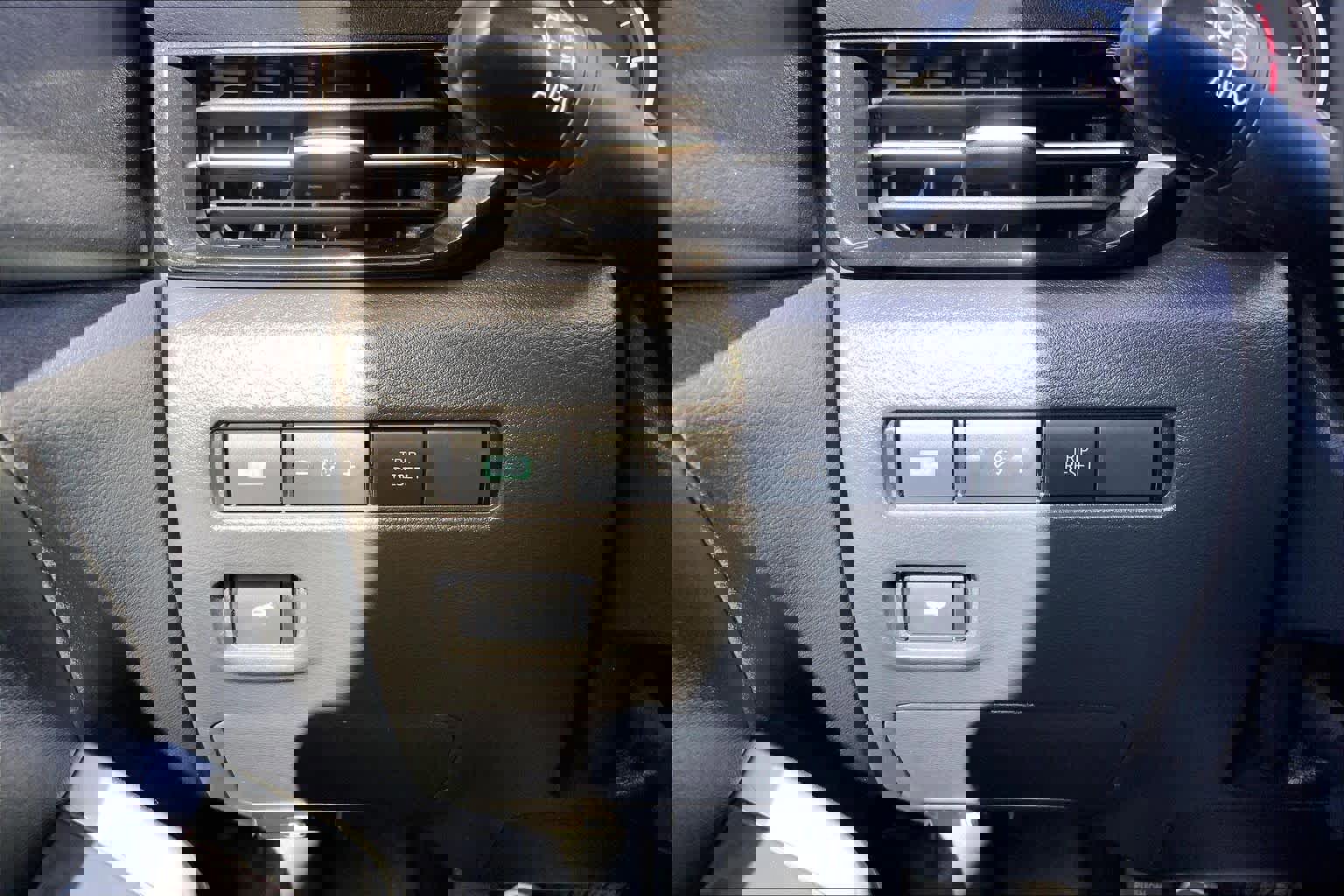 Used 2025 Nissan Sentra SR image 36