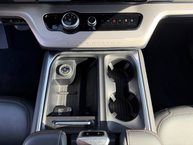 Certified 2025 Ford Expedition Active AWD/4WD image 25