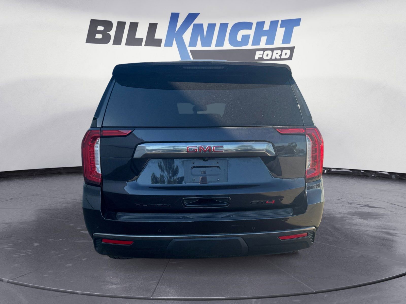 Used 2024 GMC Yukon AT4 w/ Technology Package AWD/4WD image 4