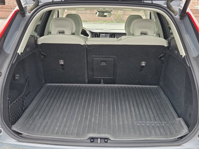 Used 2022 Volvo XC60 B5 Momentum image 13