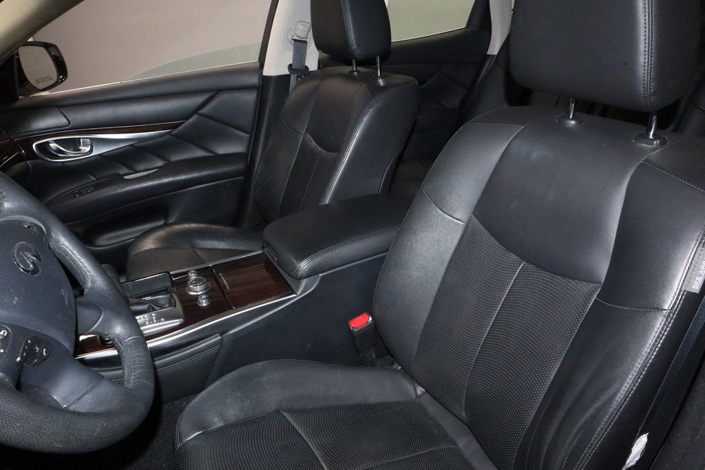 Used 2017 INFINITI Q70 3.7 w/ Technology Package image 26