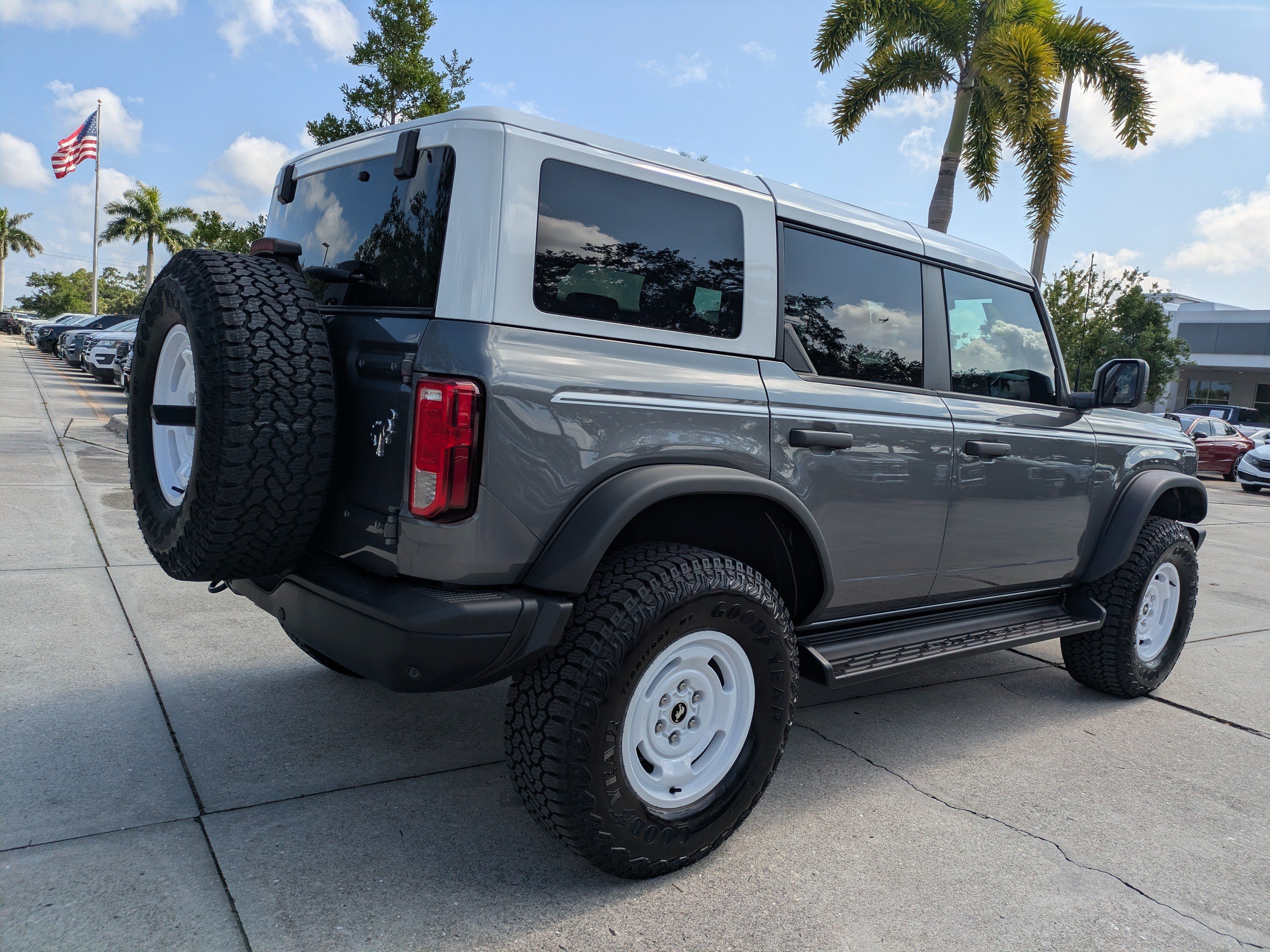 Certified 2026 Ford Bronco Heritage Edition AWD/4WD image 4