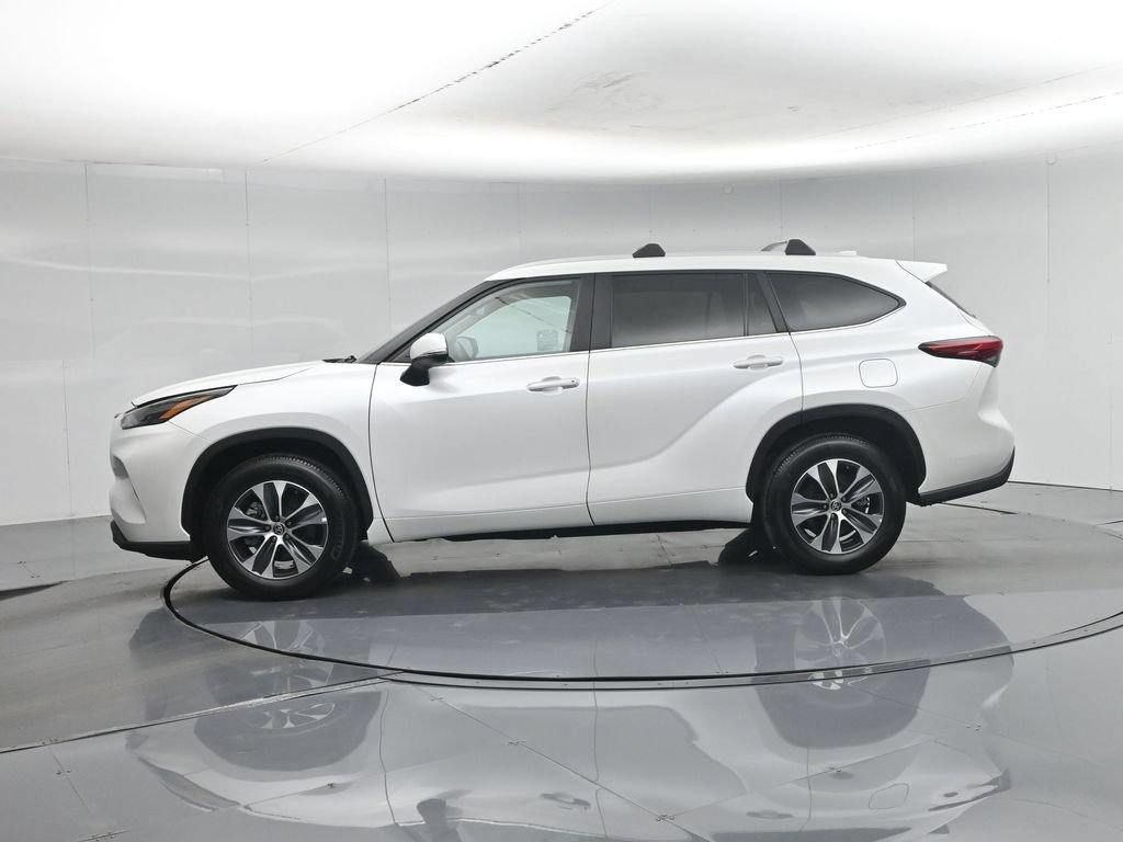 Used 2023 Toyota Highlander XLE FWD image 34