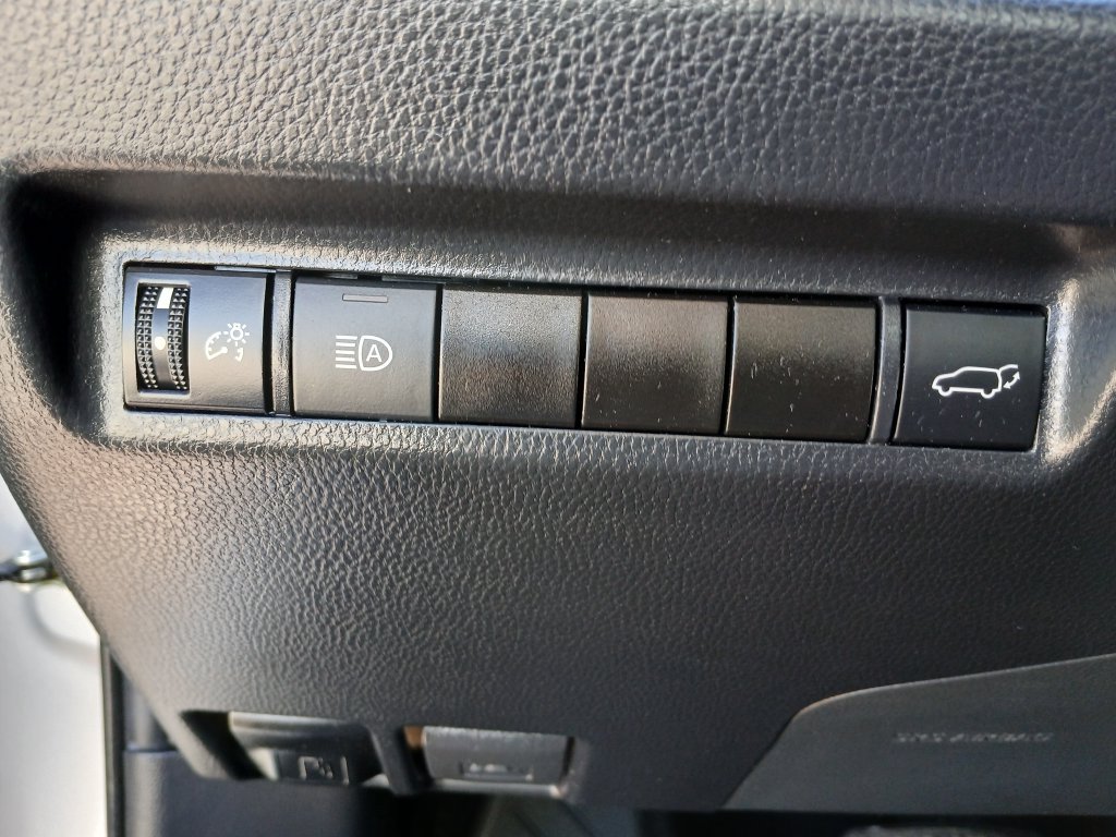 Used 2021 Toyota RAV4 XLE w/ Convenience Package FWD image 20