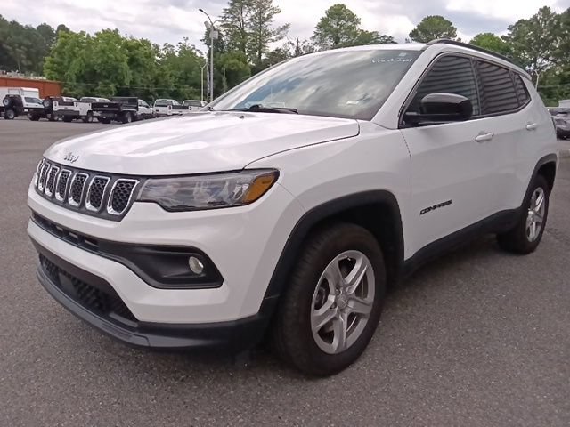 Used 2024 Jeep Compass Latitude AWD/4WD image 7