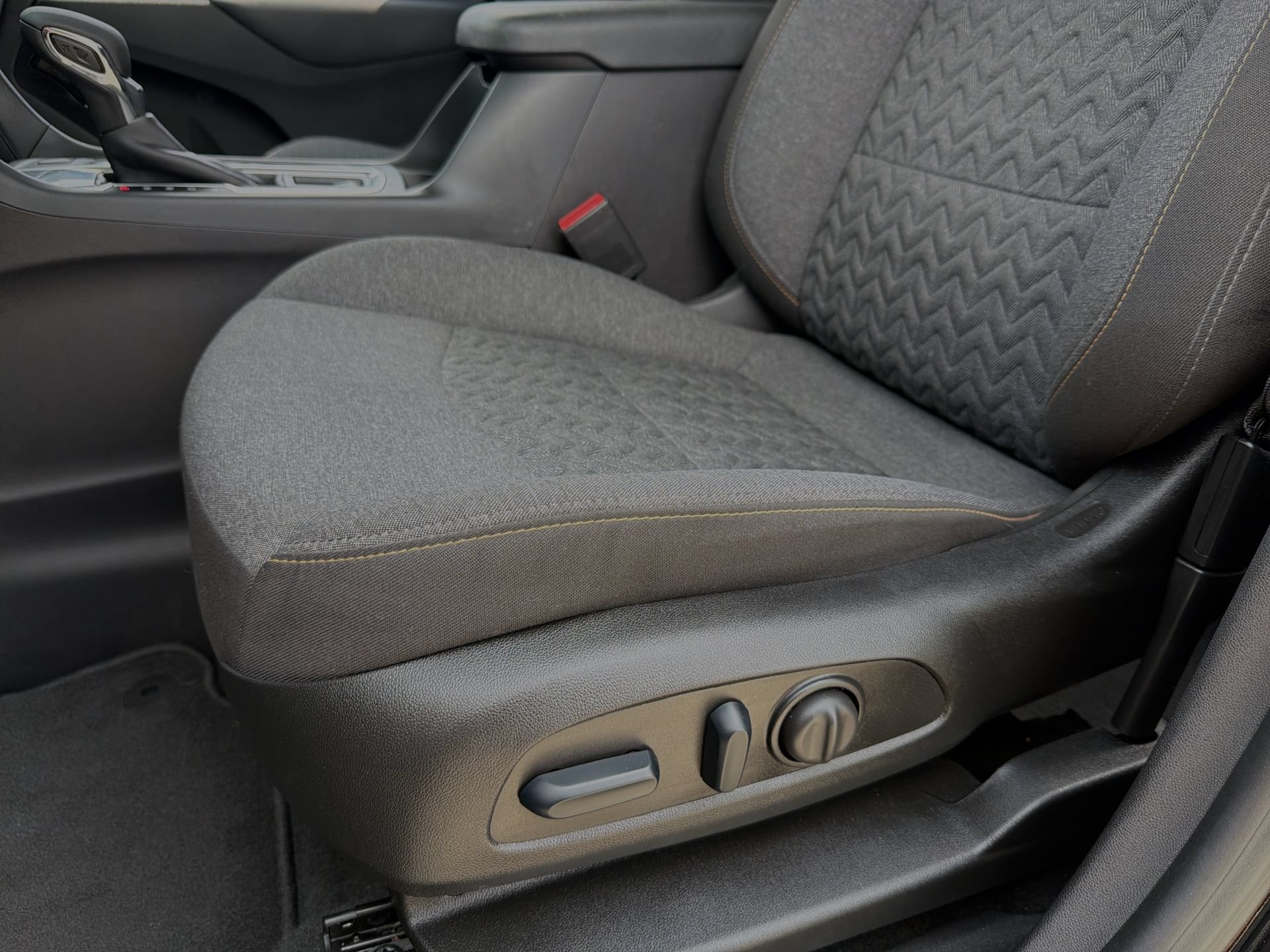 Used 2024 Chevrolet Equinox LT FWD image 12