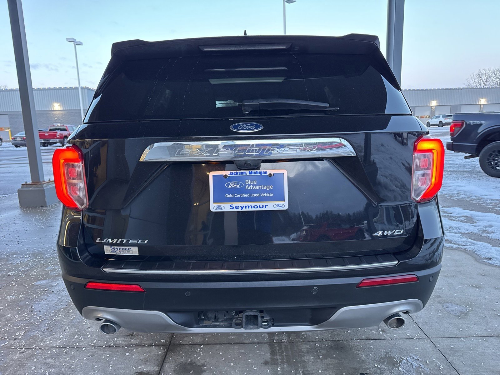 Certified 2024 Ford Explorer Limited w/ Limited Technology Package image 3
