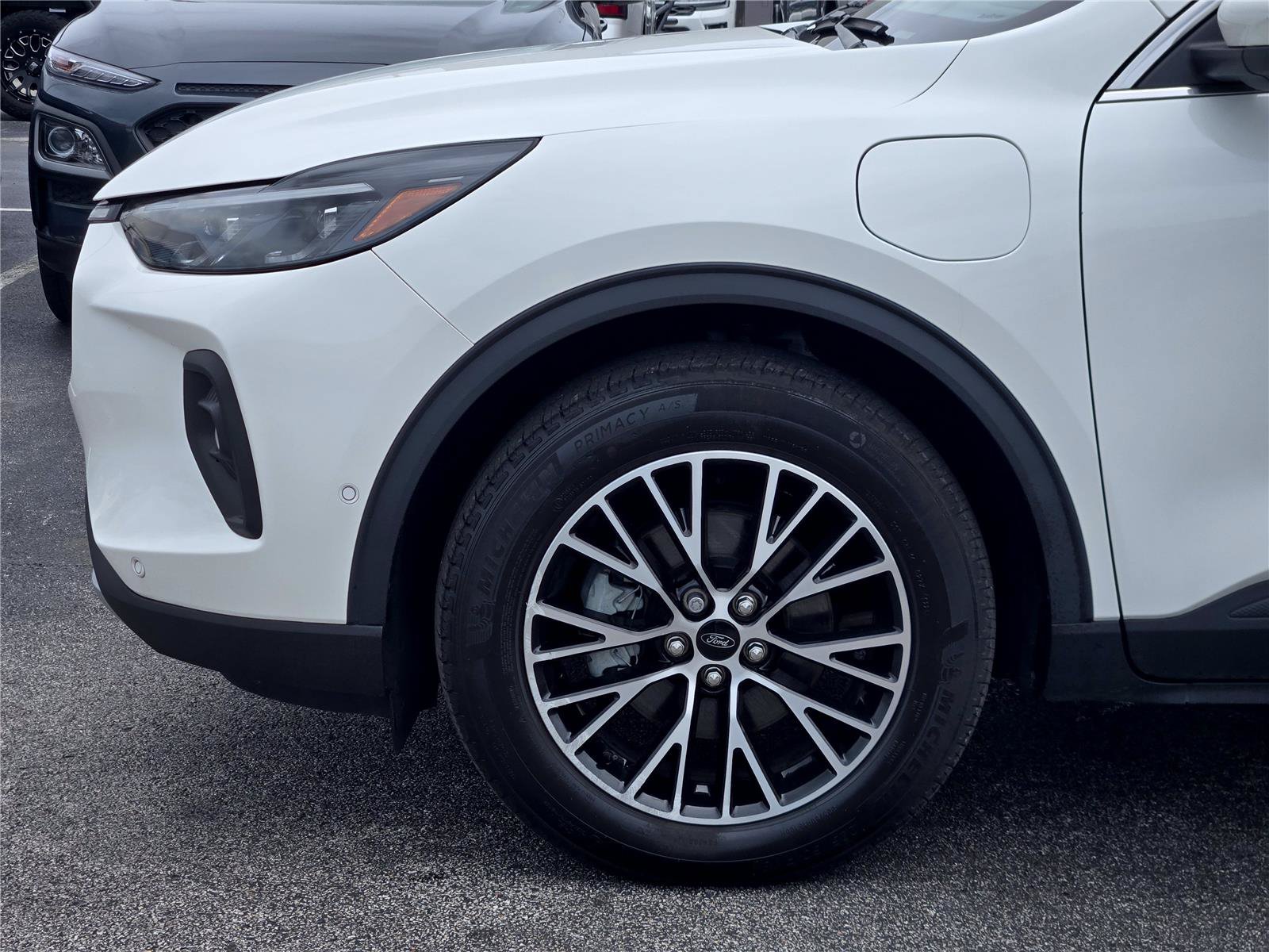 Certified 2023 Ford Escape SE w/ PHEV Premium Package FWD image 9