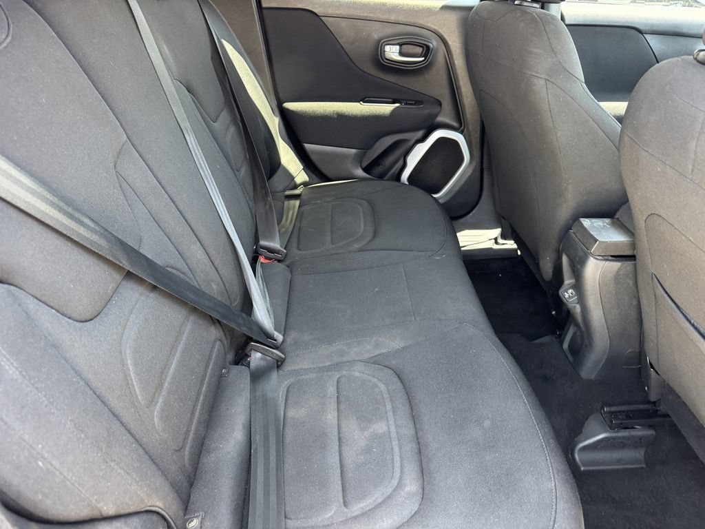 Used 2019 Jeep Renegade Latitude AWD/4WD image 10