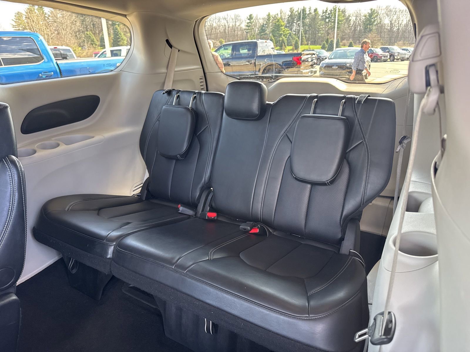 Used 2024 Chrysler Pacifica Touring-L image 36