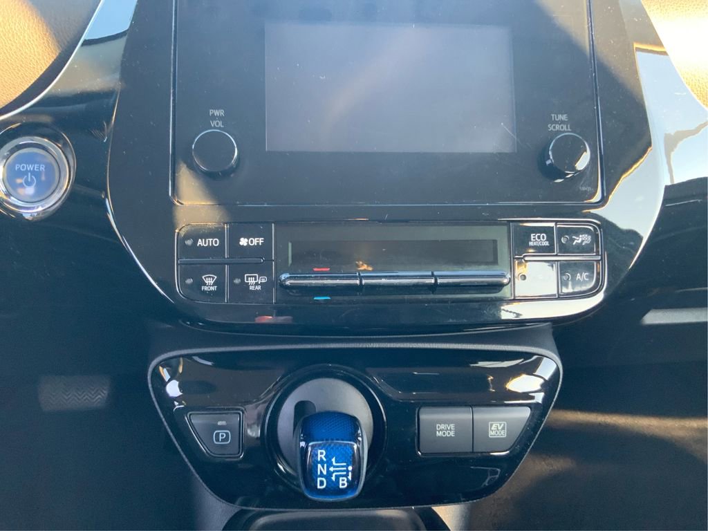 Used 2019 Toyota Prius L Eco w/ Carpet Mat Package image 29