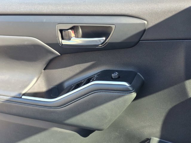 Used 2021 Toyota Highlander XLE FWD image 22