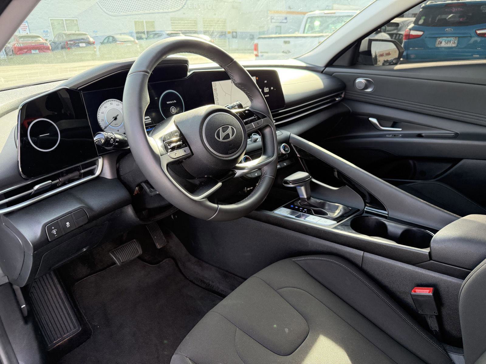 Used 2024 Hyundai Elantra SEL w/ Convenience Package image 9