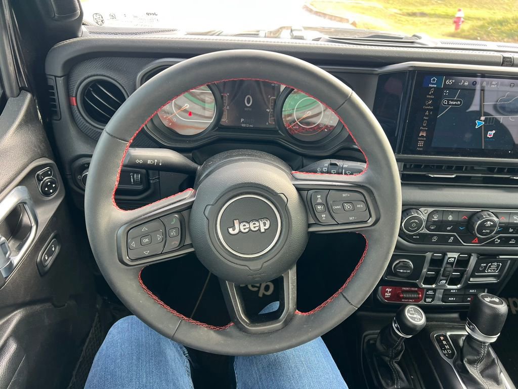 Used 2024 Jeep Wrangler Unlimited Rubicon w/ Technology Group image 26