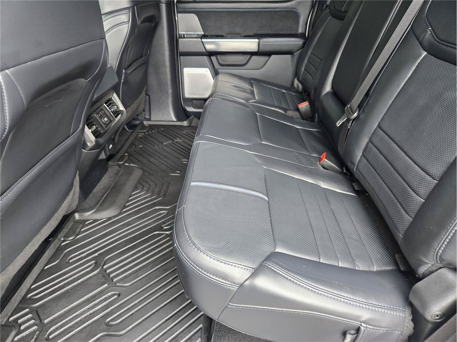 Certified 2025 Ford F250 Platinum AWD/4WD image 30