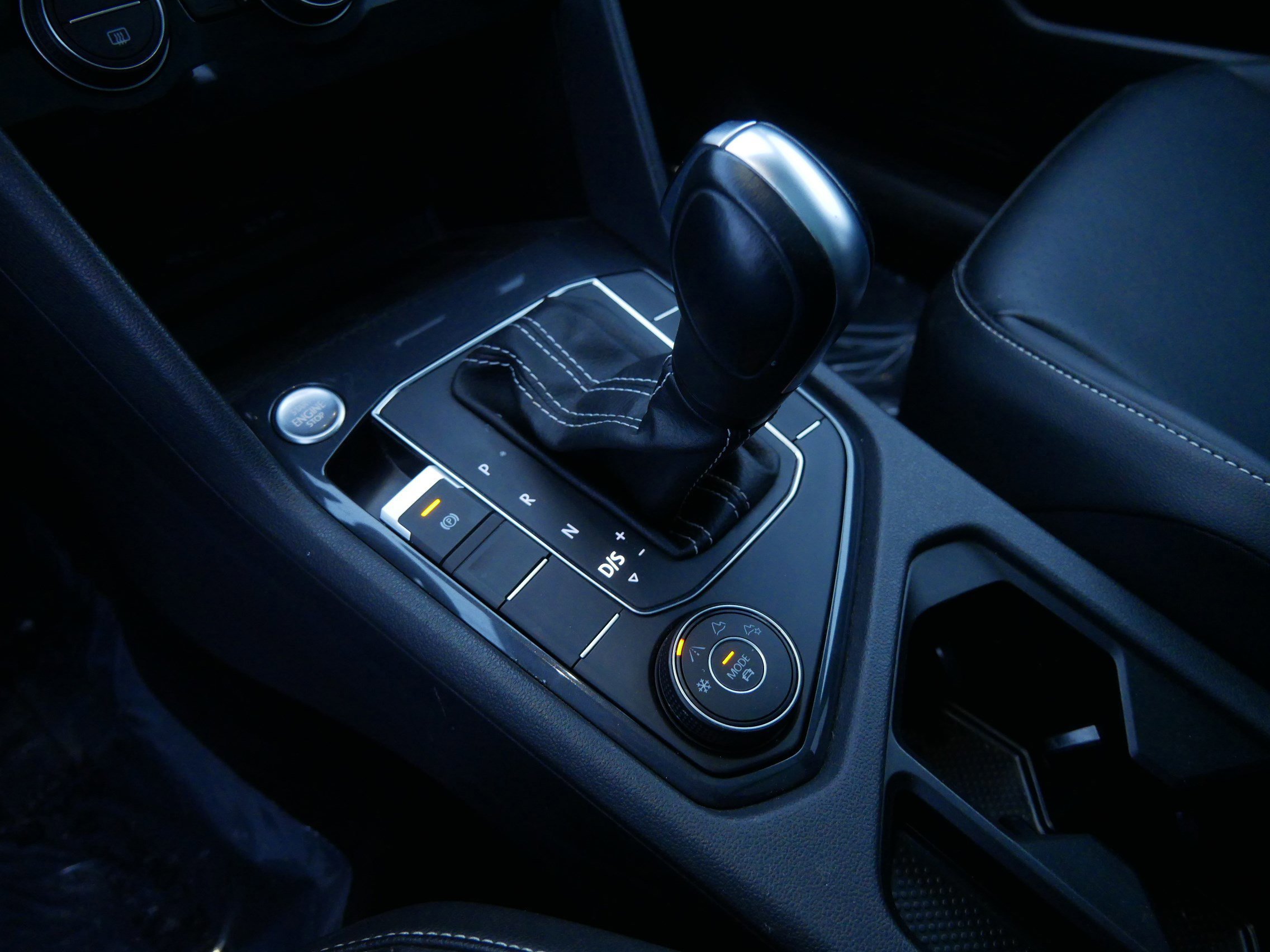 Used 2021 Volkswagen Tiguan SE w/ Panoramic Sunroof Package image 24