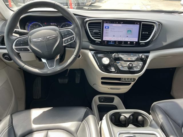 Used 2023 Chrysler Pacifica Touring-L FWD image 13
