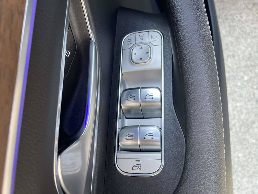 Used 2025 Mercedes-Benz GLS 450 4MATIC image 16