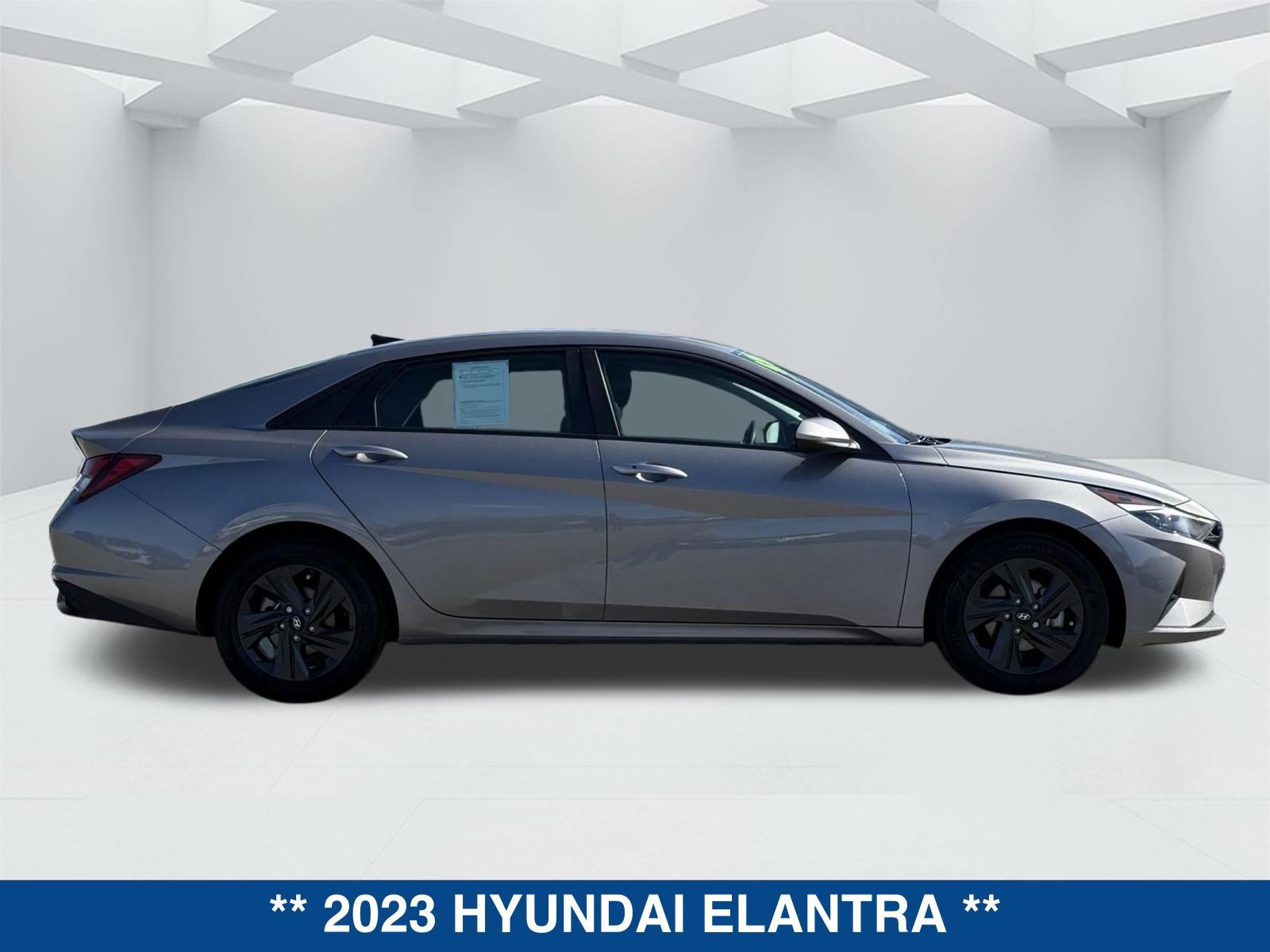 Used 2023 Hyundai Elantra SEL image 5