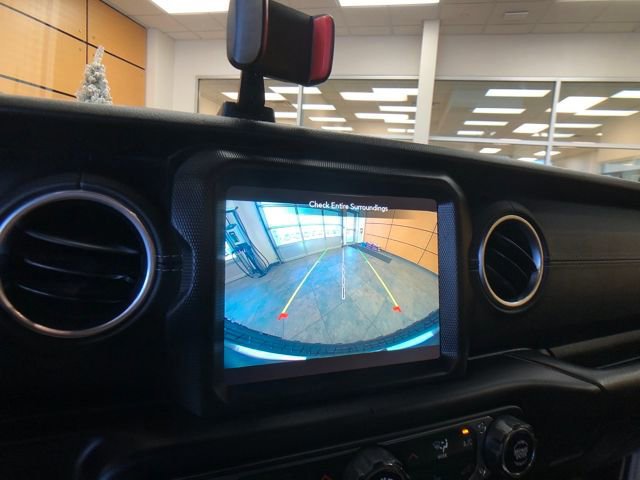 Used 2020 Jeep Wrangler Unlimited Sahara image 16