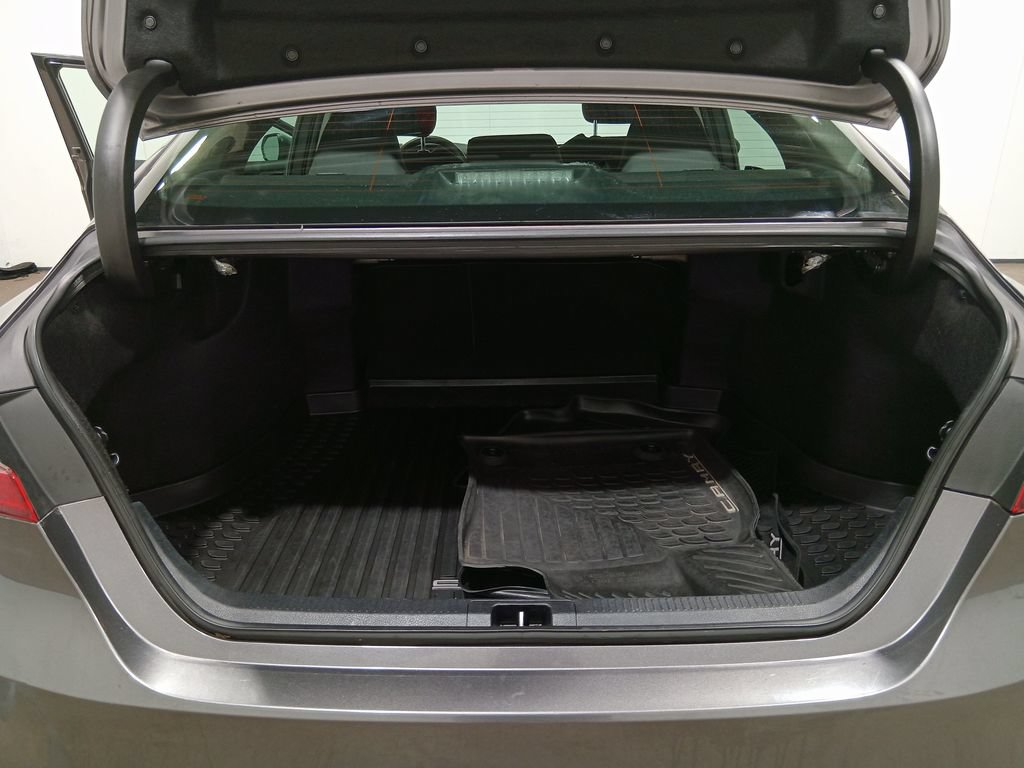 Used 2019 Toyota Camry LE FWD image 5