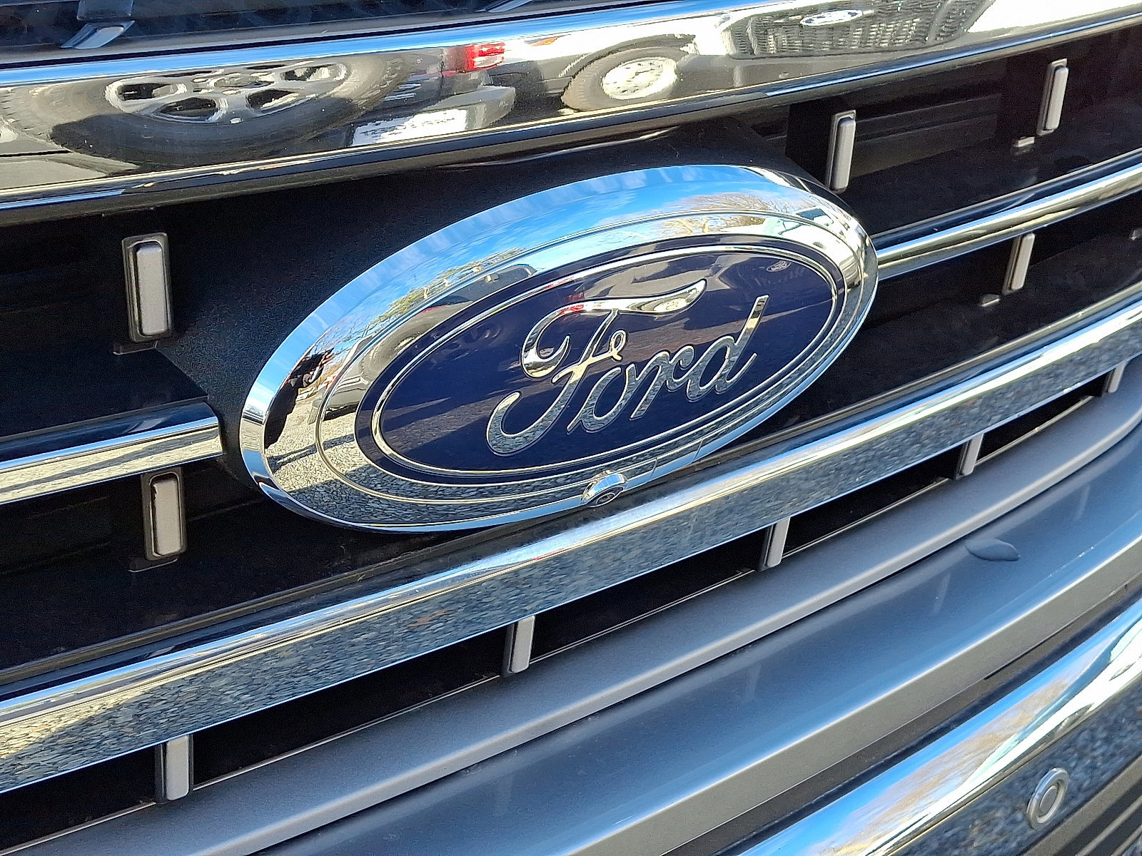 Certified 2022 Ford F150 Lariat w/ Equipment Group 502A High image 3