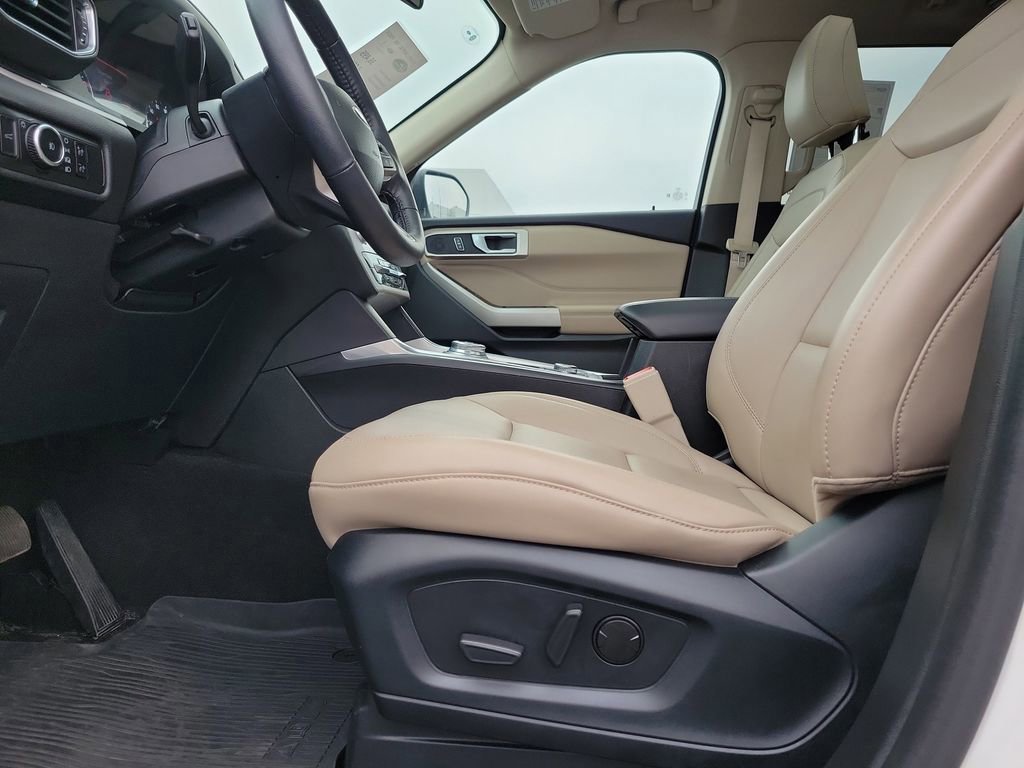 Certified 2023 Ford Explorer XLT w/ Equipment Group 202A image 17