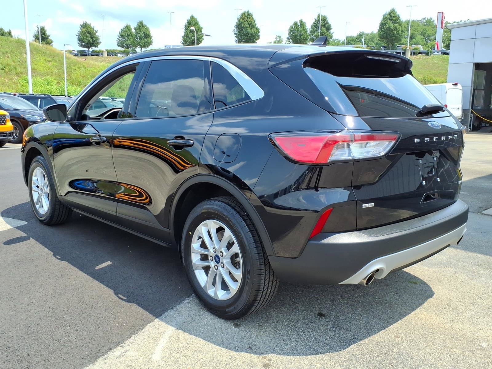 Certified 2022 Ford Escape SE w/ Convenience Package AWD/4WD image 4