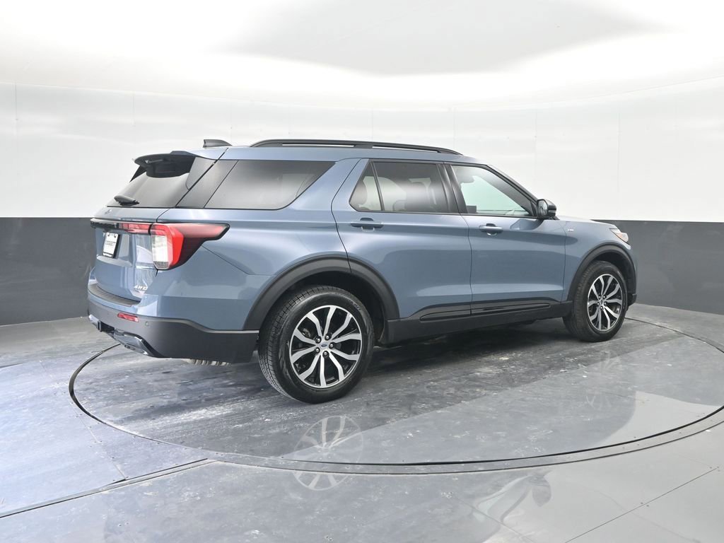 Certified 2025 Ford Explorer ST-Line image 6