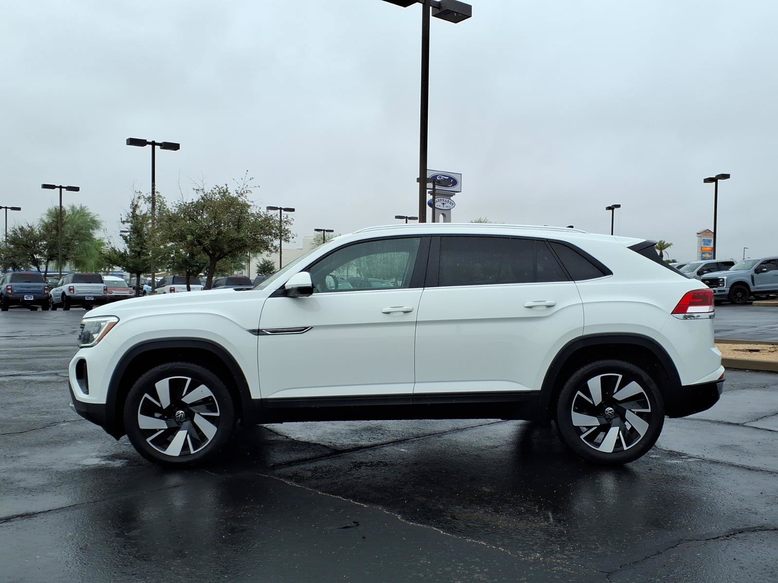 Used 2025 Volkswagen Atlas Cross Sport SE FWD image 2