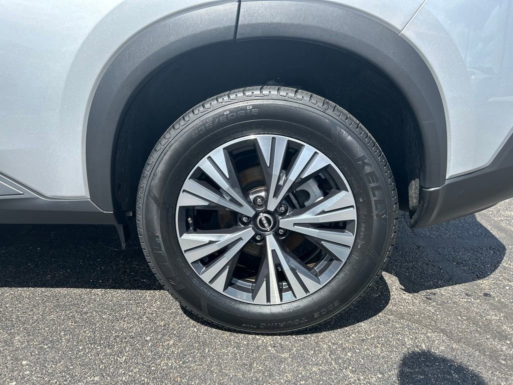 Used 2023 Nissan Rogue SV FWD image 13