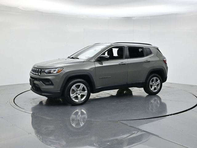 Used 2024 Jeep Compass Latitude AWD/4WD image 5