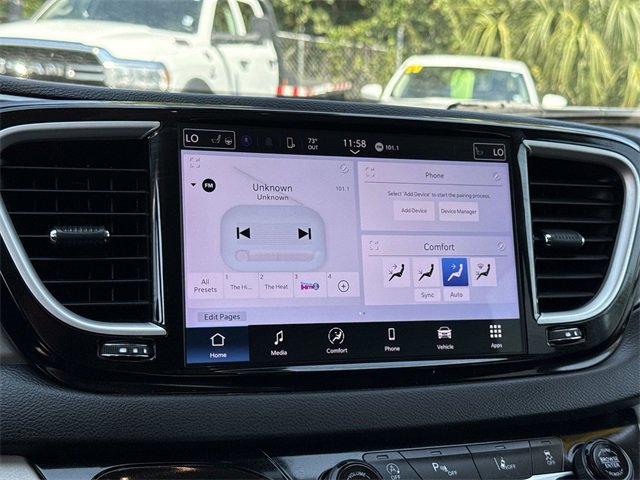 Used 2024 Chrysler Pacifica Touring-L image 27