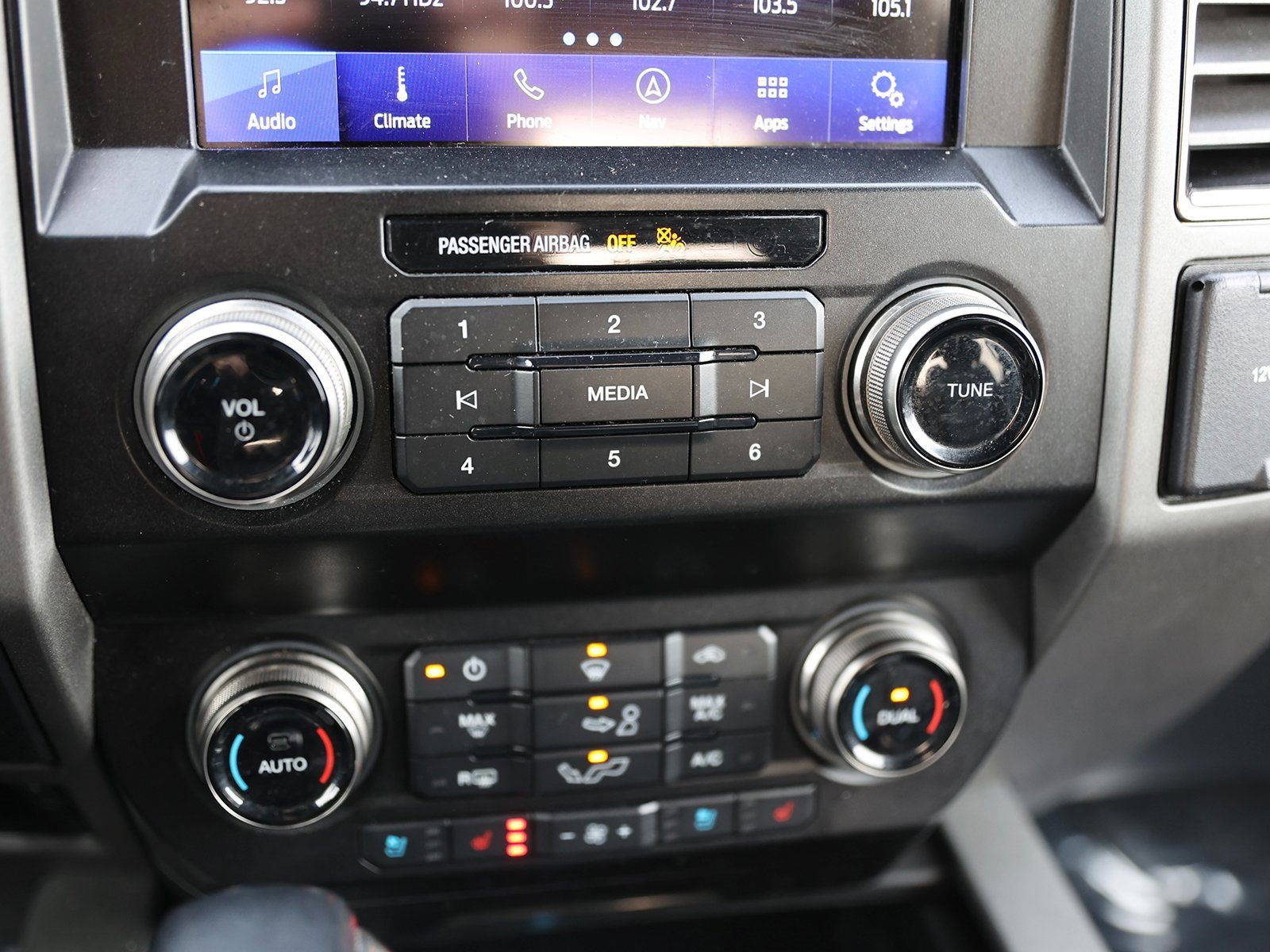 Certified 2020 Ford F150 Raptor w/ Equipment Group 802A Luxury image 31