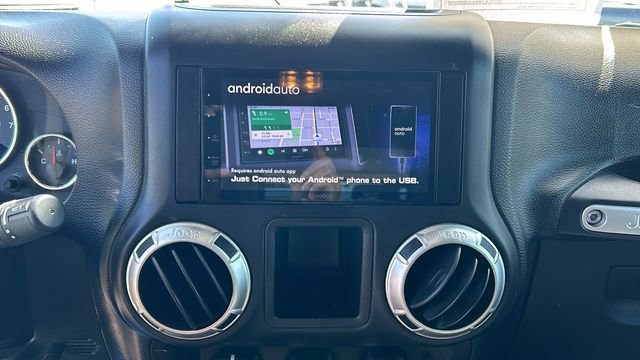 Used 2017 Jeep Wrangler Rubicon w/ Connectivity Group AWD/4WD image 20