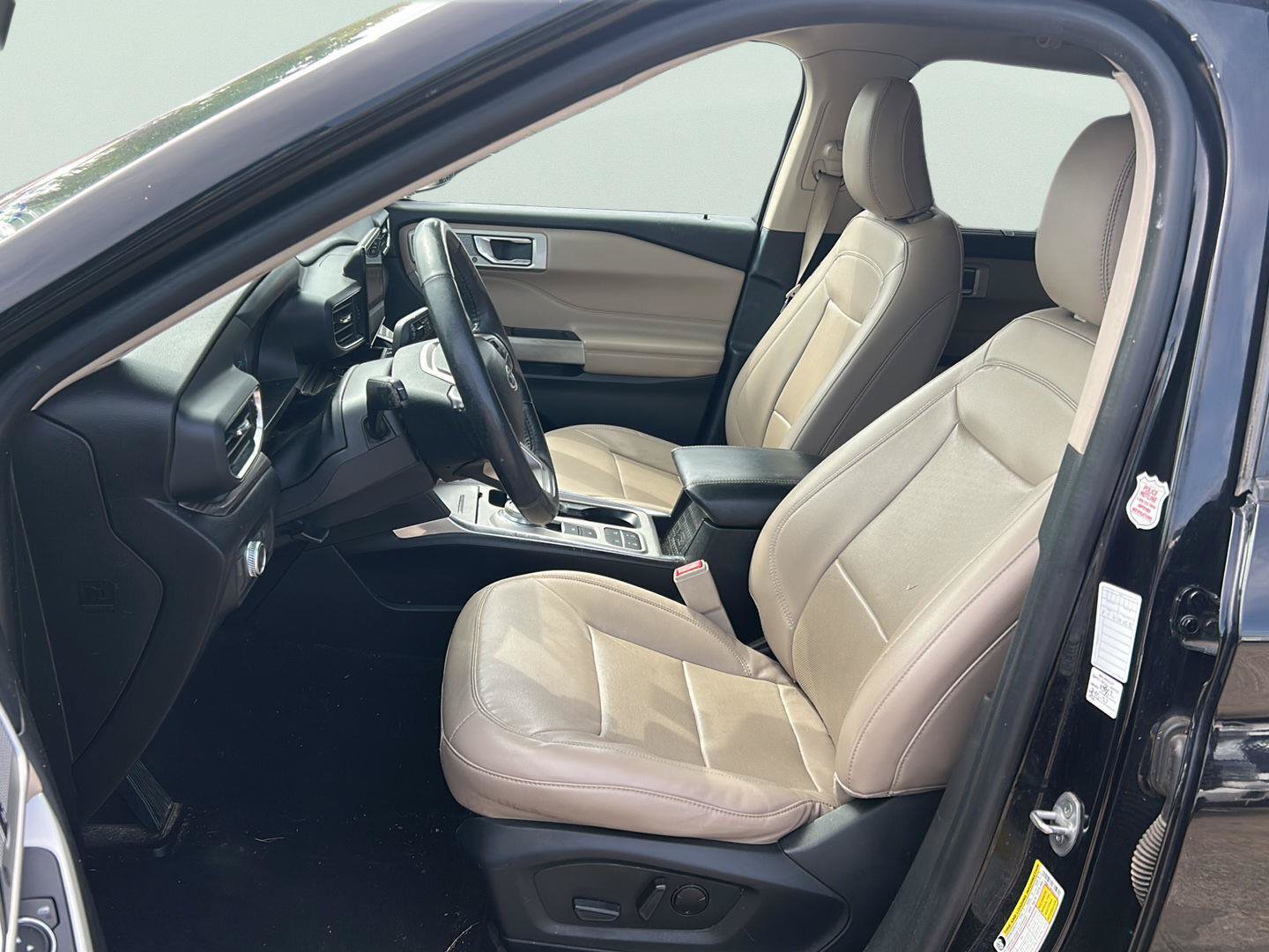 Certified 2022 Ford Explorer Limited RWD image 7